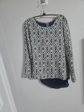 buttons Navy and White Geometric Long-Sleeve Blouse
